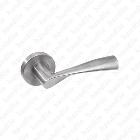 P.IN.8210 - Par puxador - Inox