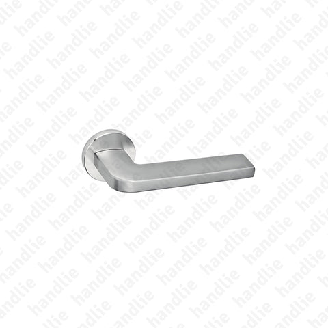 IN.00.241.RC08M - Puxador de porta "Golf" - Inox