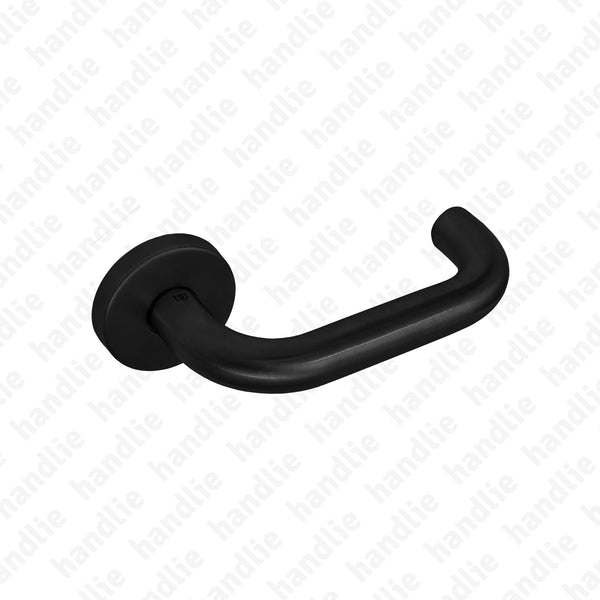 P.IN.8101A - Par puxador - Inox